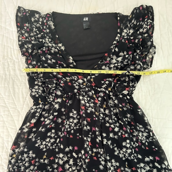 Black H&M Frilly Short Sleeve Blouse US6 S Party Club Feminine - Picture 11 of 12